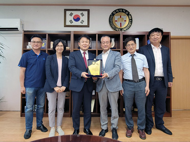 평택대학교, 본교 반도체 교육용 장비 기증업체들에게 감사패 전달 대표이미지